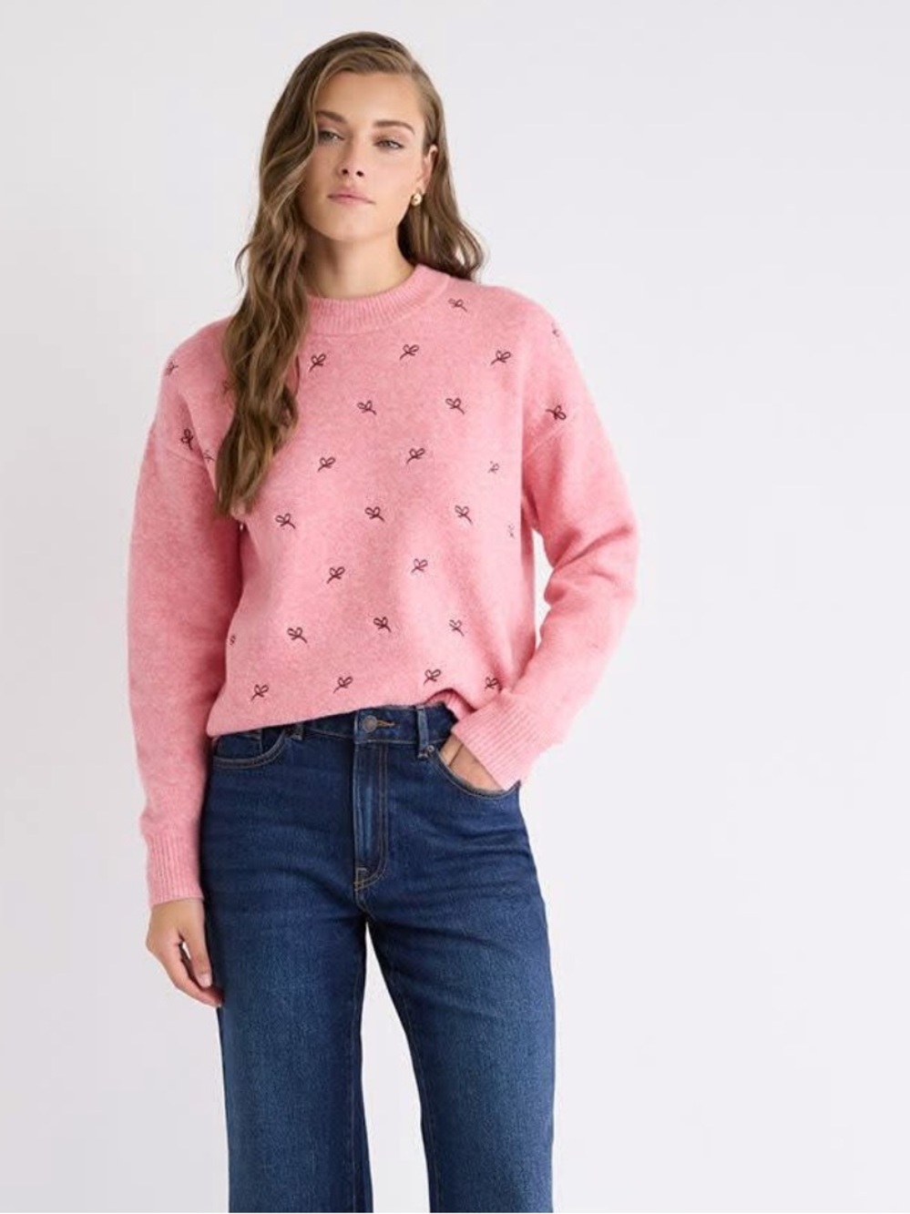 Soft pink crewneck with a embroidered bows